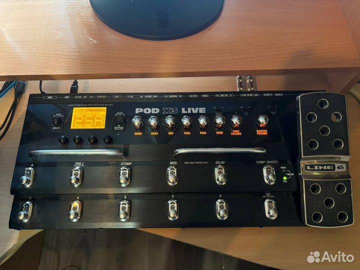 Гитарный процессор Line 6 POD X3 Live