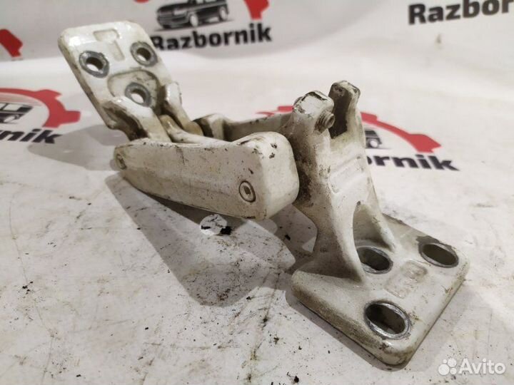 Петля двери багажника задняя левая Mercedes