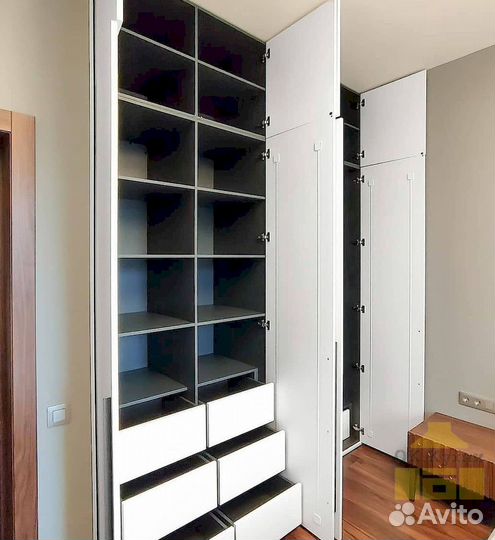 Шкаф с полками