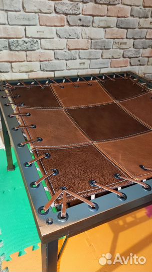 Декоративный журнальный столик