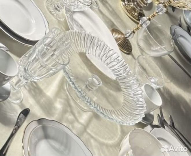 Тортница на ножке