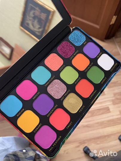 Палитра теней Revolution