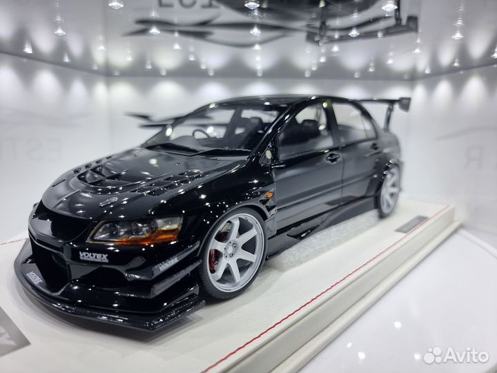 Модель Mitsubishi EVO 9 Voltex 1:18 OneModel