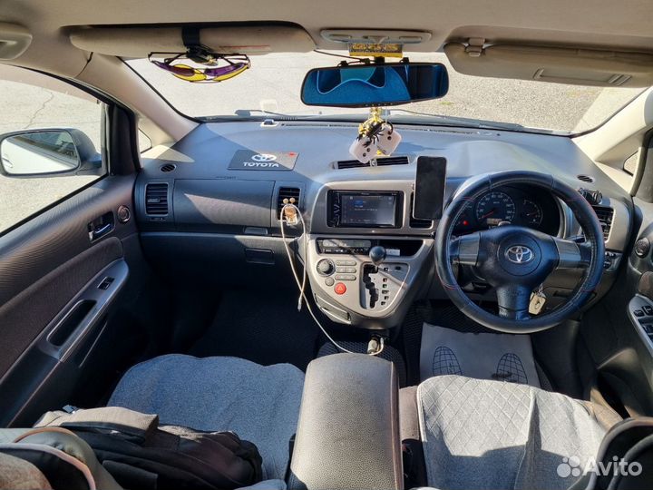 Toyota Wish, 2003