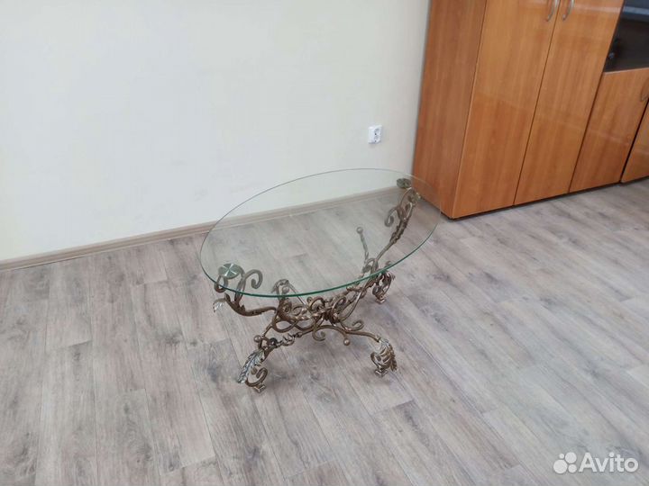 Журнальный столик
