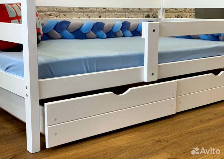 Кровать детская из массива березы