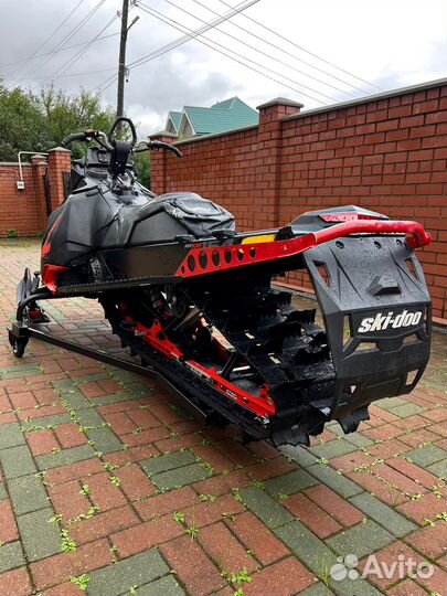 Снегоход BRP Ski-Doo Summit 800