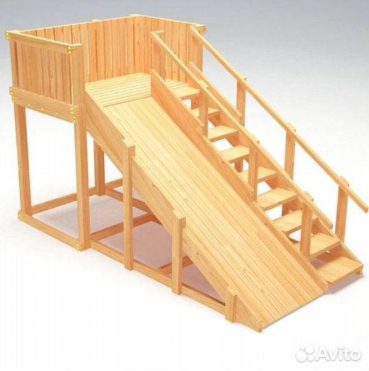 Зимняя деревянная горка 