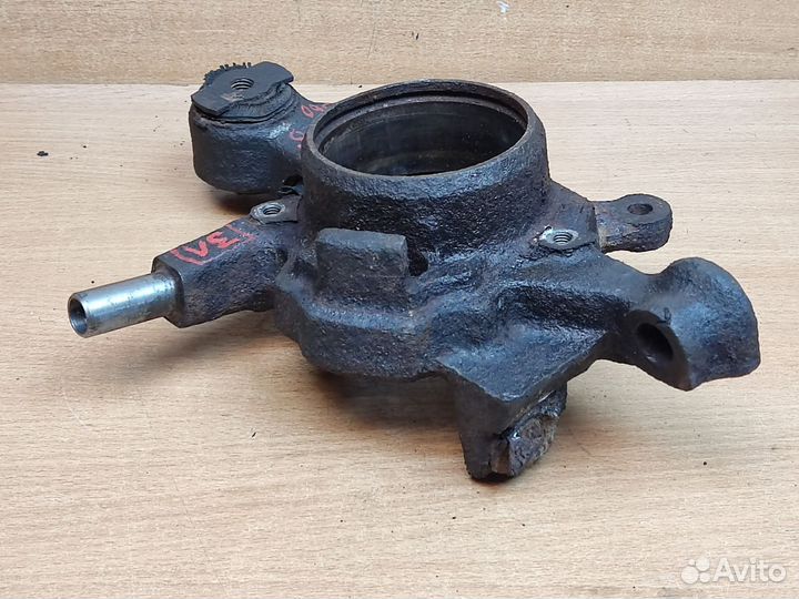 Кулак задний левый, Volvo 960