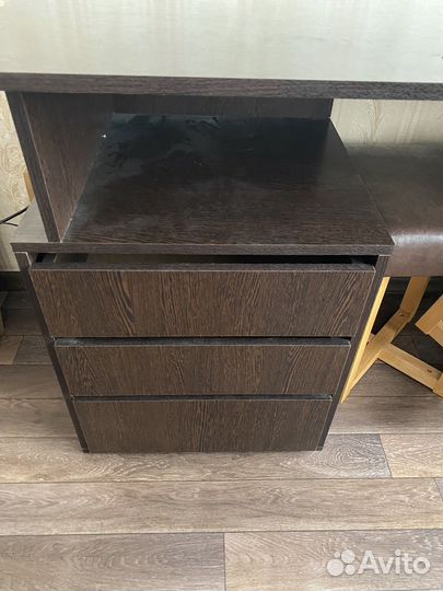 Стол письменный и стеллаж