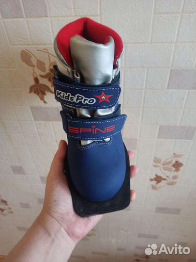 Лыжные ботинки для девочки