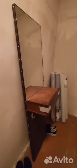 Зеркало навесное в прихожую с тумбой