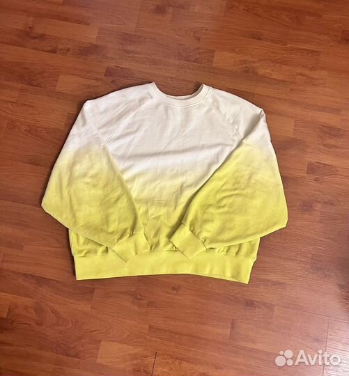 Свитер и женские вещи