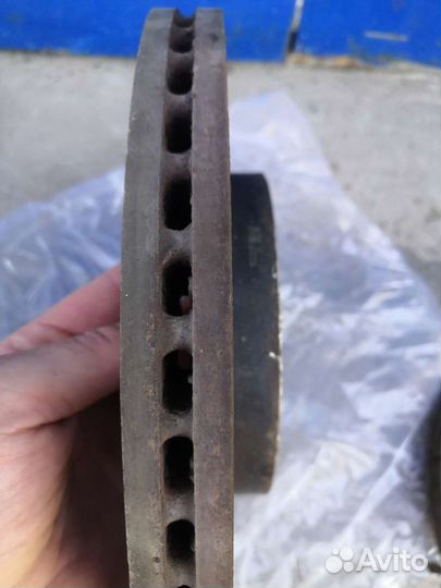 Передние тормозные диски на Nissan tiida б/у