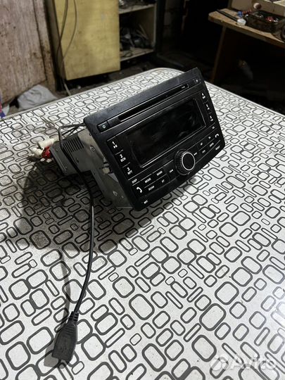 Штатный магнитофон priora