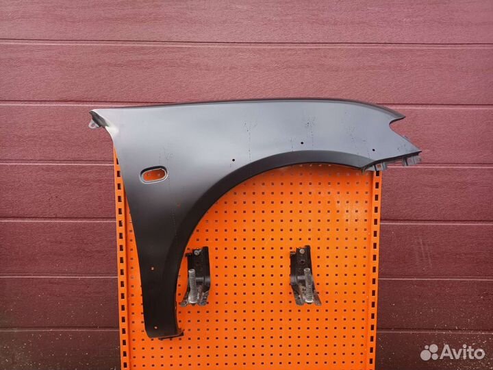Крыло Mitsubishi l 200 правое