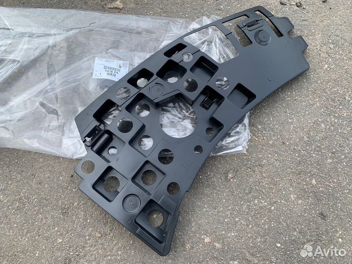 Кронштейн переднего бампера правый 3008