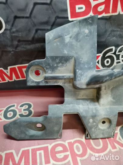 Накладка замка капота передний Toyota RAV4