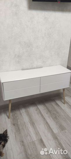 Тумба под тв белая подвесная