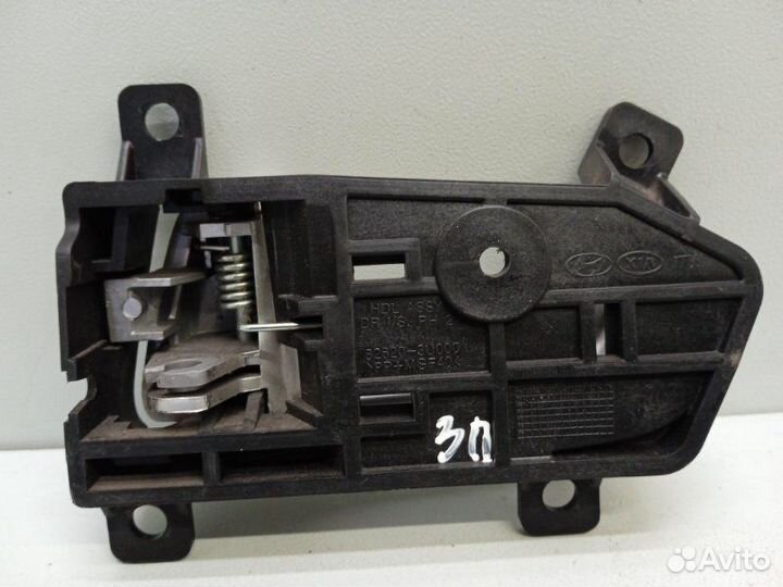 Ручка двери внутренняя правая Kia Sportage 3