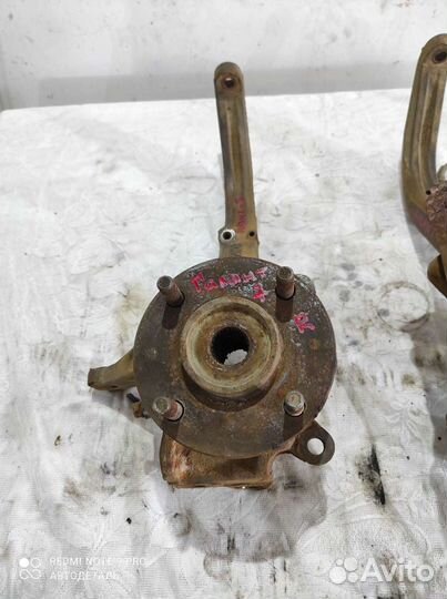 Поворотный кулак Mitsubishi galant 7