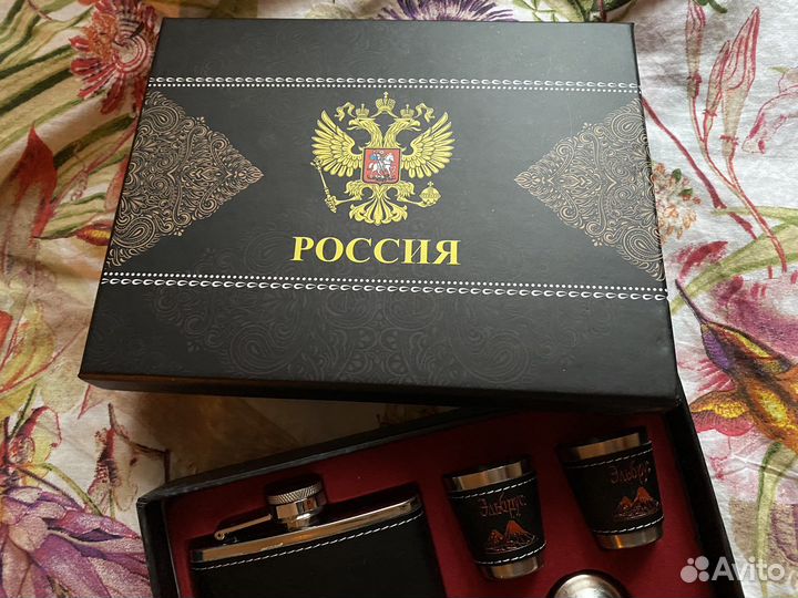 Фляжка и рюмки эльбрус