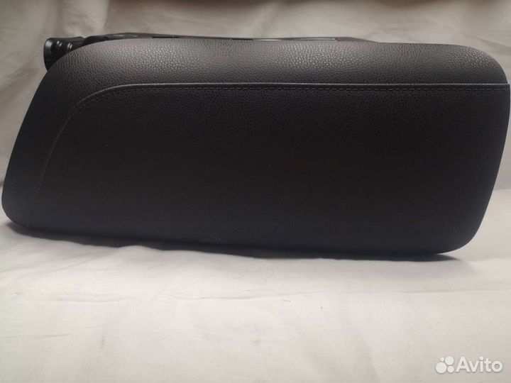 Подлокотник Toyota Camry V70 консоль