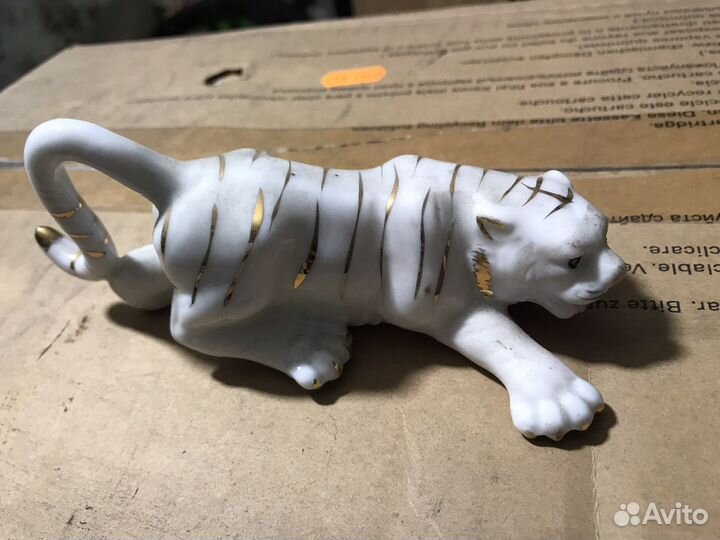 Фарфоровая статуэтка тирг