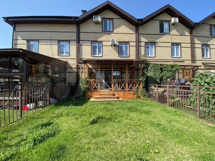 Таунхаус 160,7 м² на участке 2 сот.