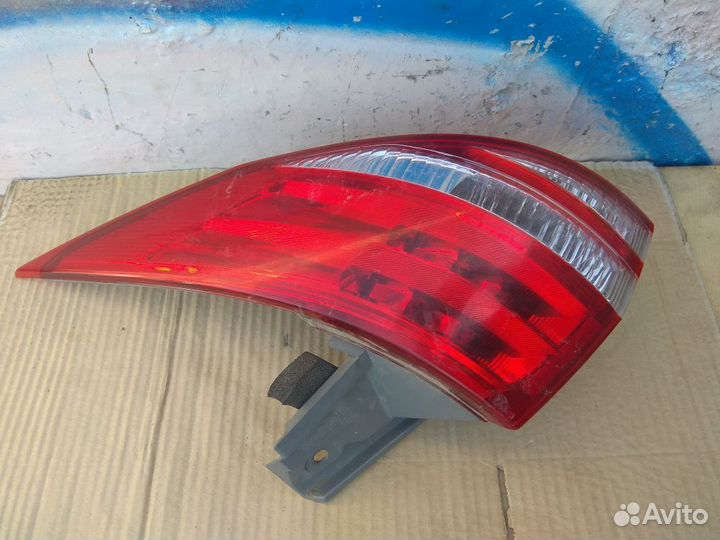 Фонарь задний правый Toyota Estima III (2006—2008)