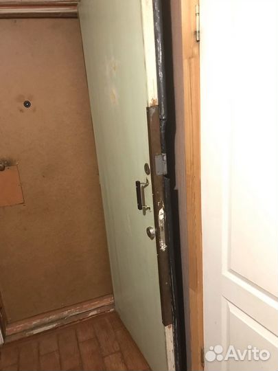 Дверь входная металлическая и деревянная