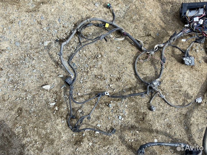 Коса под капот Toyota highlander 2015