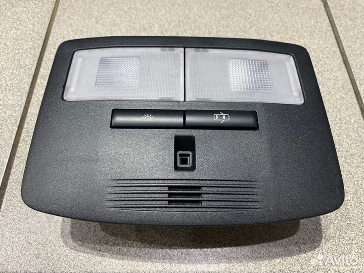 Светильник салона Toyota Harrier AVU65-0028375