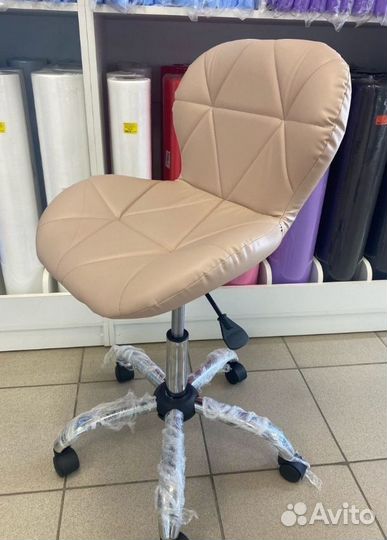 Стул для мастера педикюра, косметолога