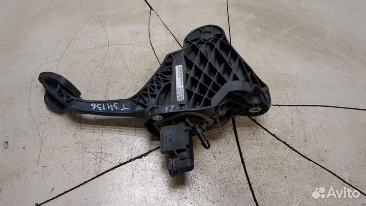 Педаль сцепления Volkswagen Touran, 2004