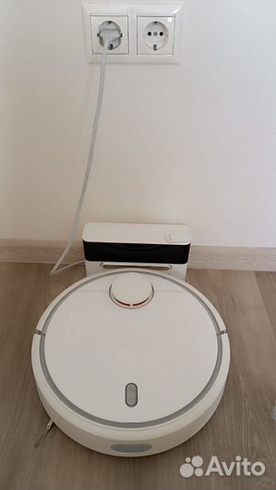 Умный робот-пылесос Xiaomi Mi Robot Vacuum