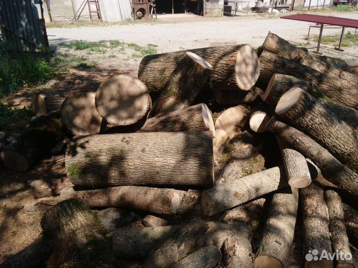 Работник. Кольщик дров. Грузчик