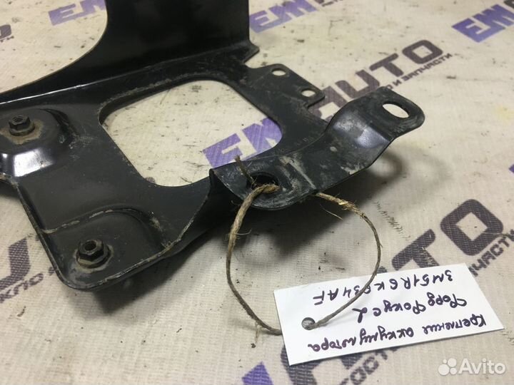 Крепление аккумулятора Форд Фокус 2