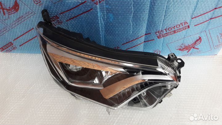 Фара правая LED Toyota RAV 4 2016-2019