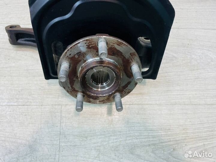 Кулак передний левый X-trail 31 / Qashqai 10