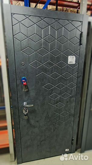 Дверь входная металлическая с зеркалом