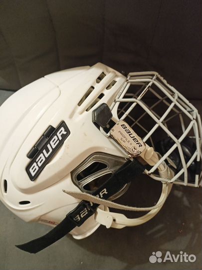 Хоккейный шлем