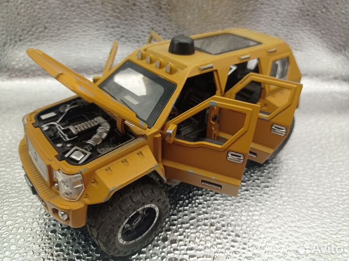 Машинка военная