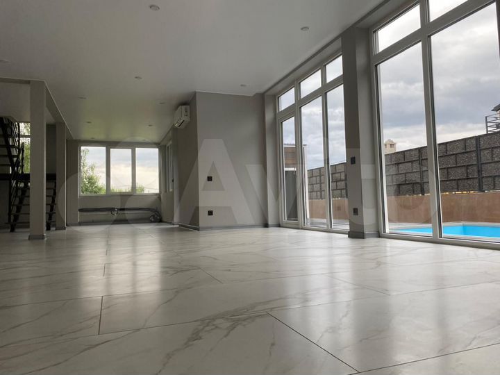 Коттедж 195 м² на участке 12 сот.