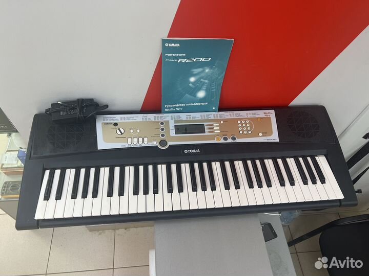 Синтезатор yamaha psr-r200