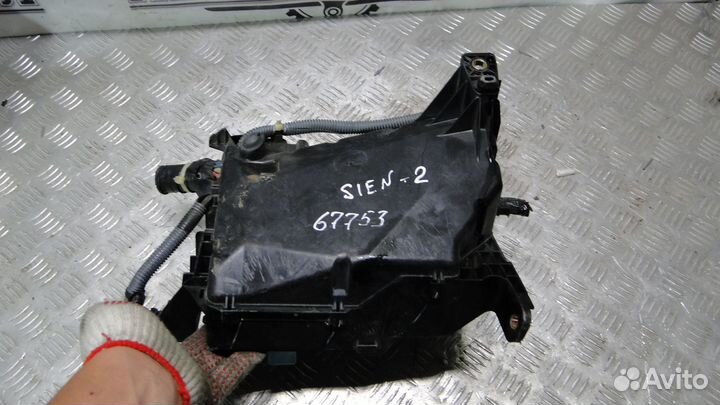 Блок предохранителей Toyota Sienna 2 2005 3.3