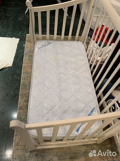 Кровать детская деревянная с матрасом