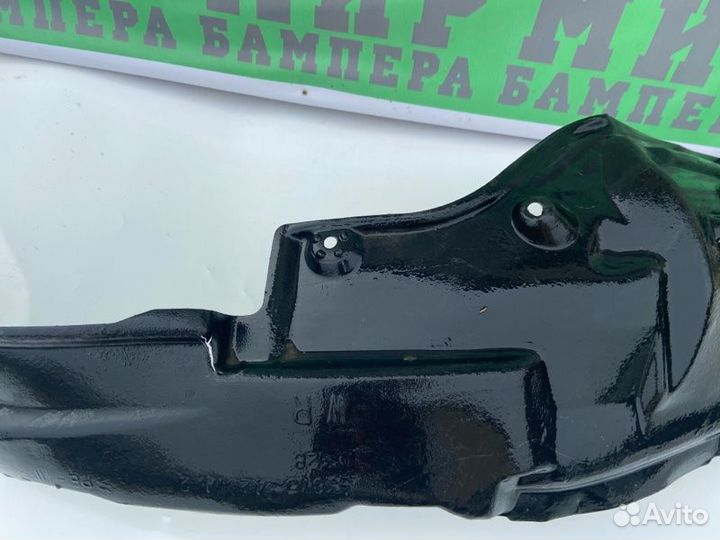 Подкрылок передний правый Toyota Rav4 2005 2008