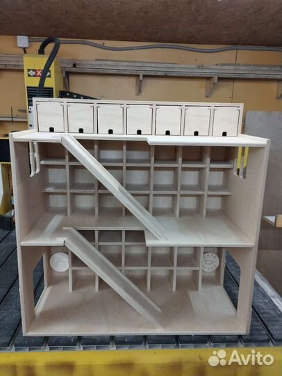 Парковка для машинок, кукольные домики