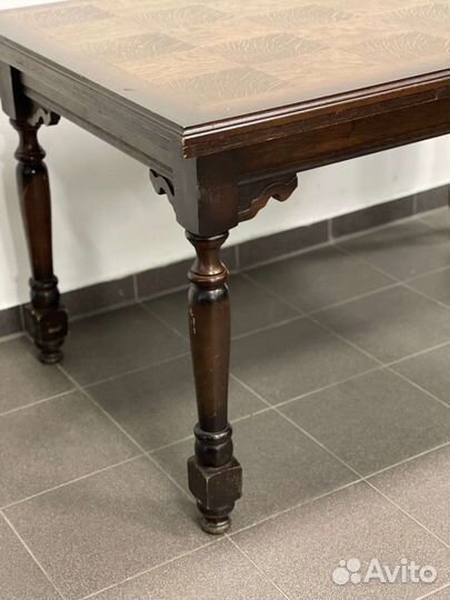 Старинный раскладной обеденный стол